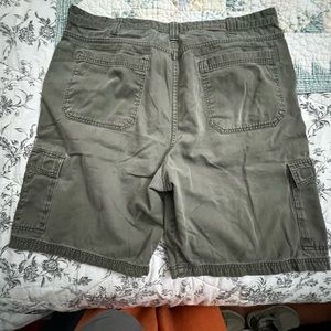 Wrangler green shorts, like new. Size 40. Large pockets